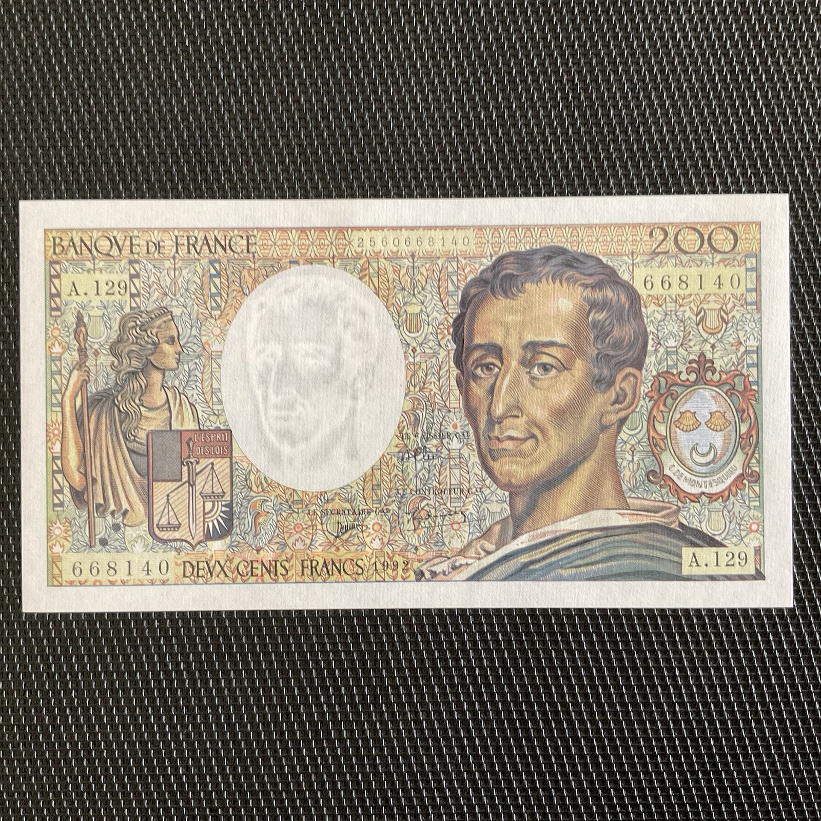 FRANCE: 200 Francs Montesquieu 1992, F70-12c, NEUF/UNC 🇫🇷