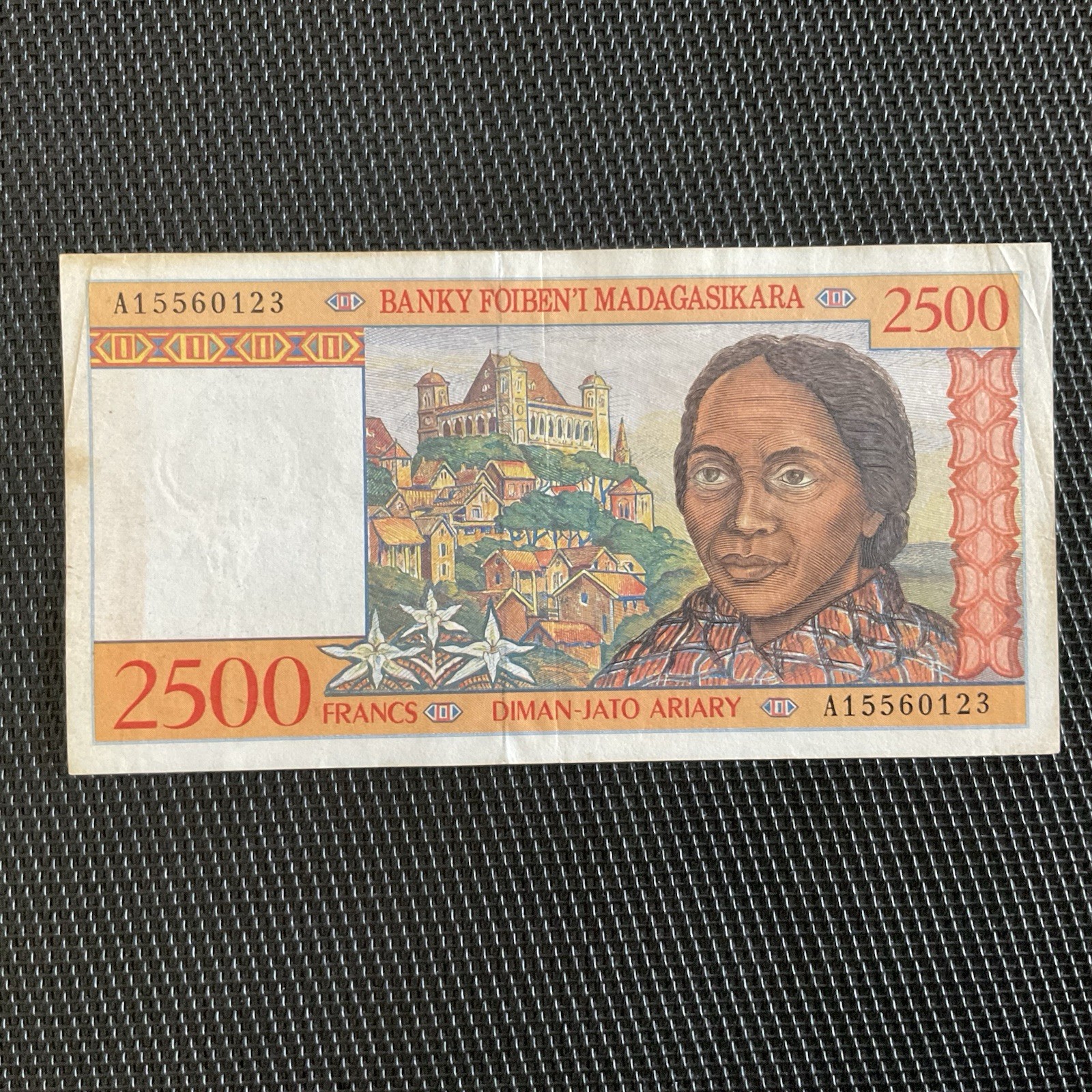 MADAGASCAR: 2500 Francs ND 1998, Pick 81, TTB/VF 🌐