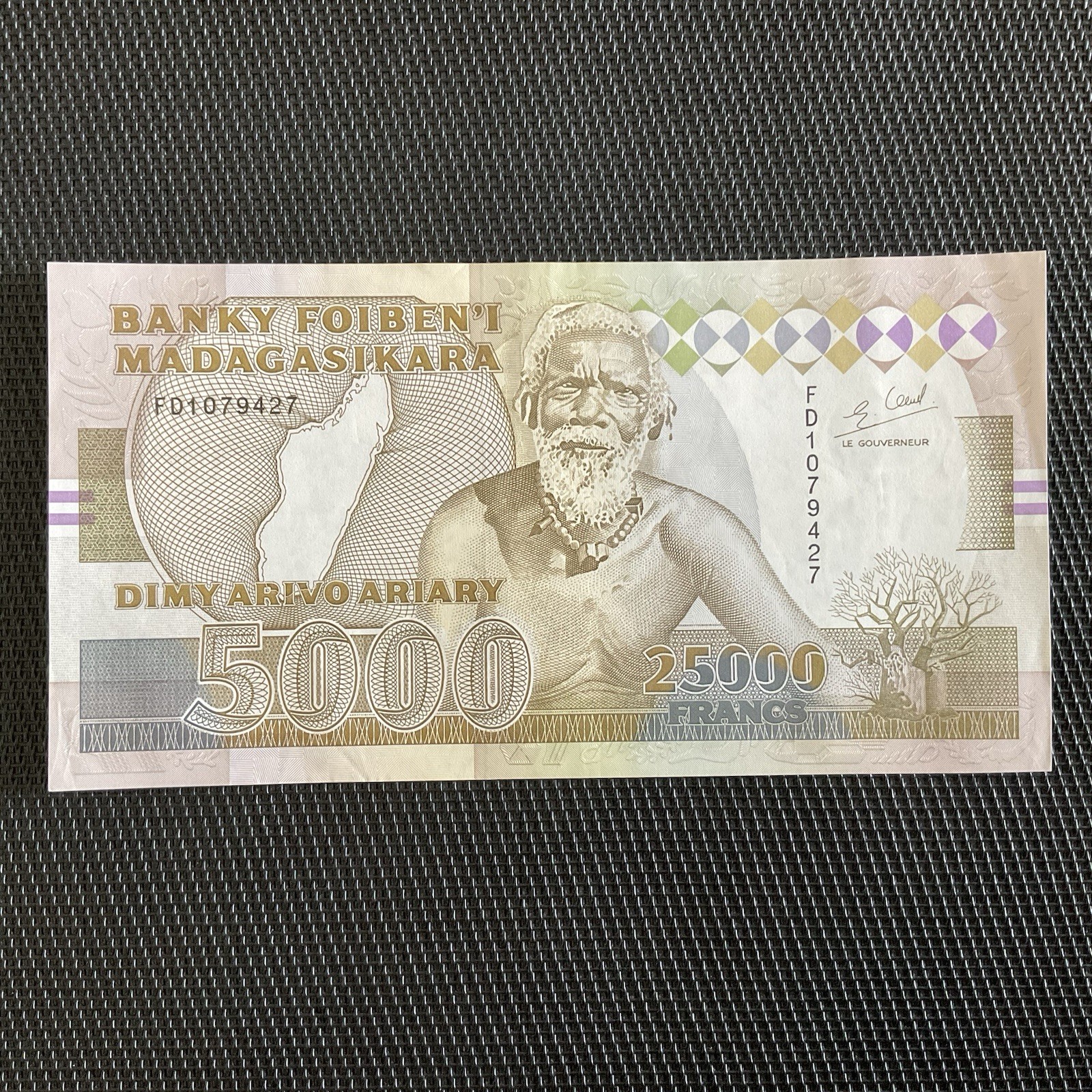 MADAGASCAR: 25 000 Francs ND 1993, Pick 74Ab, SUP/XF 🌐
