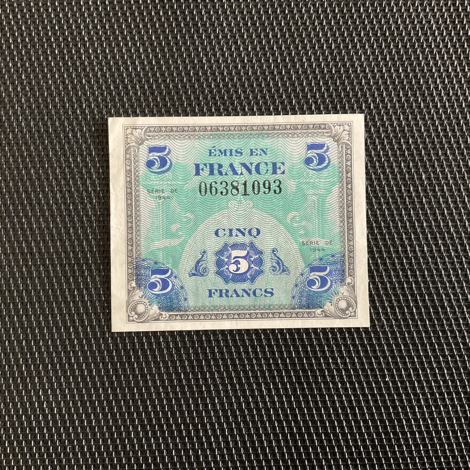 FRANCE: 5 Francs Drapeau 1944, Sans Série, VF17-01, SUP/XF 🇫🇷