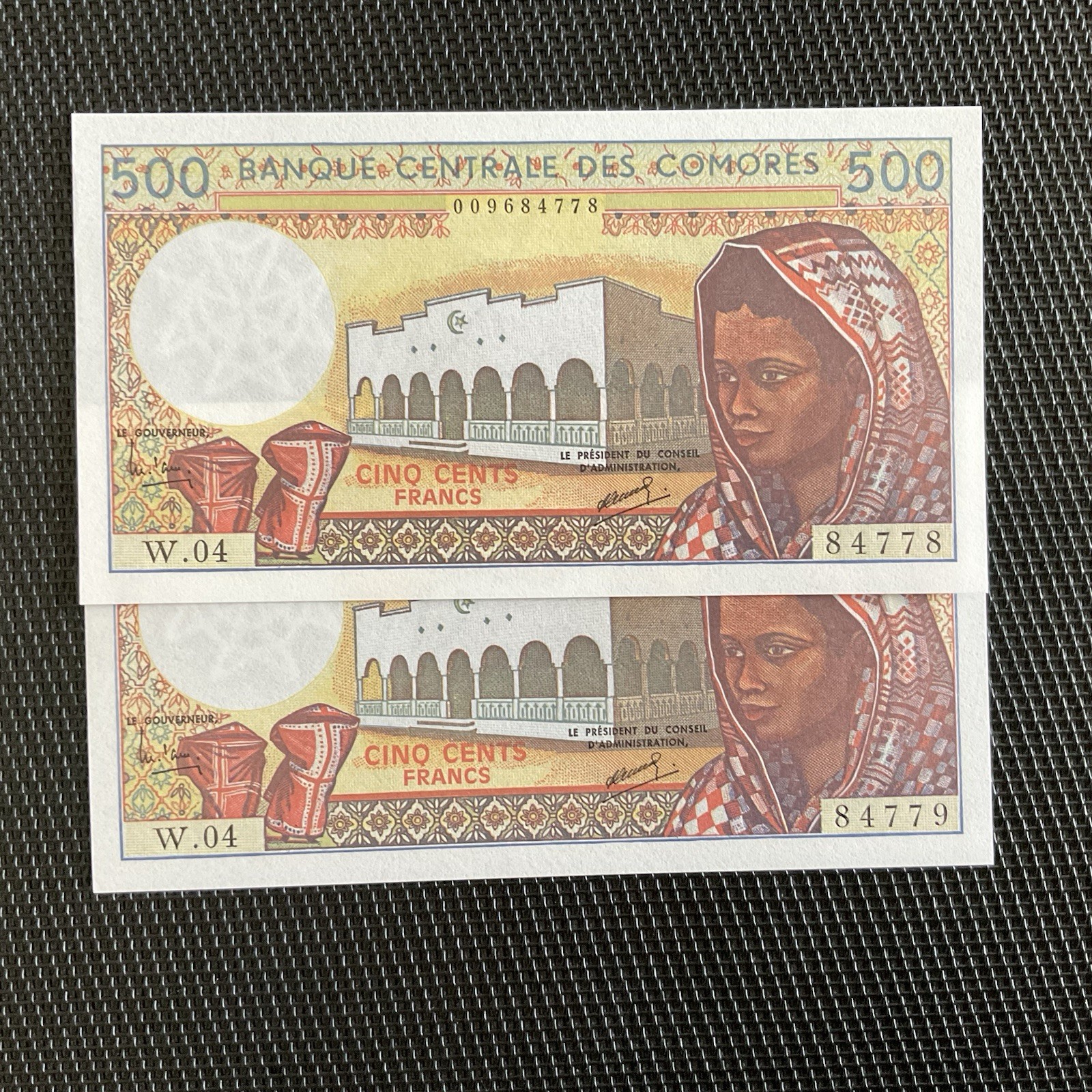 COMORES: 500 Francs ND 1984, 2 N° Consécutifs, Pick 10a, NEUFS/UNC 🌐