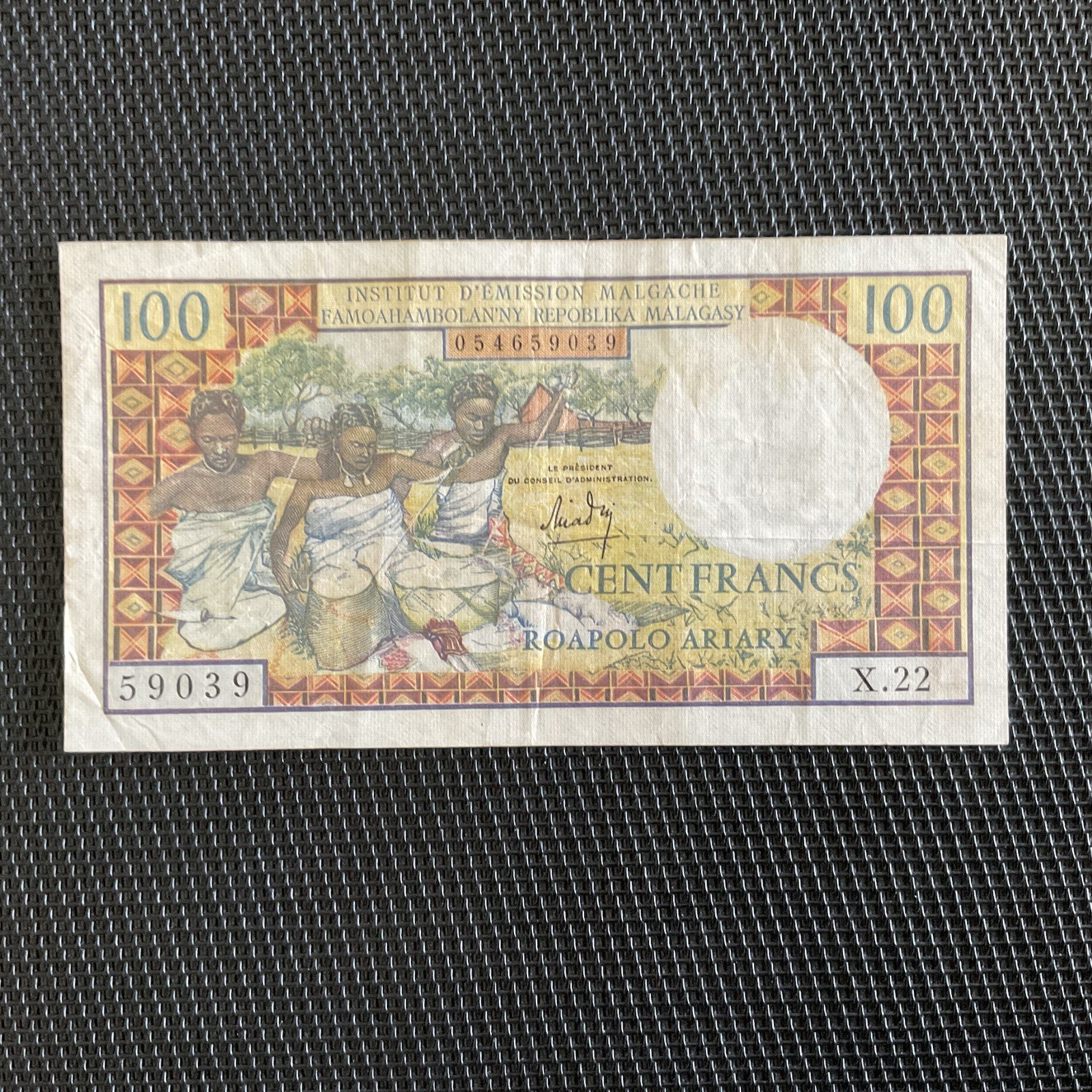 MADAGASCAR: 100 Francs ND 1966, Pick 57a Sign 1, Petit TTB/VF 🔥