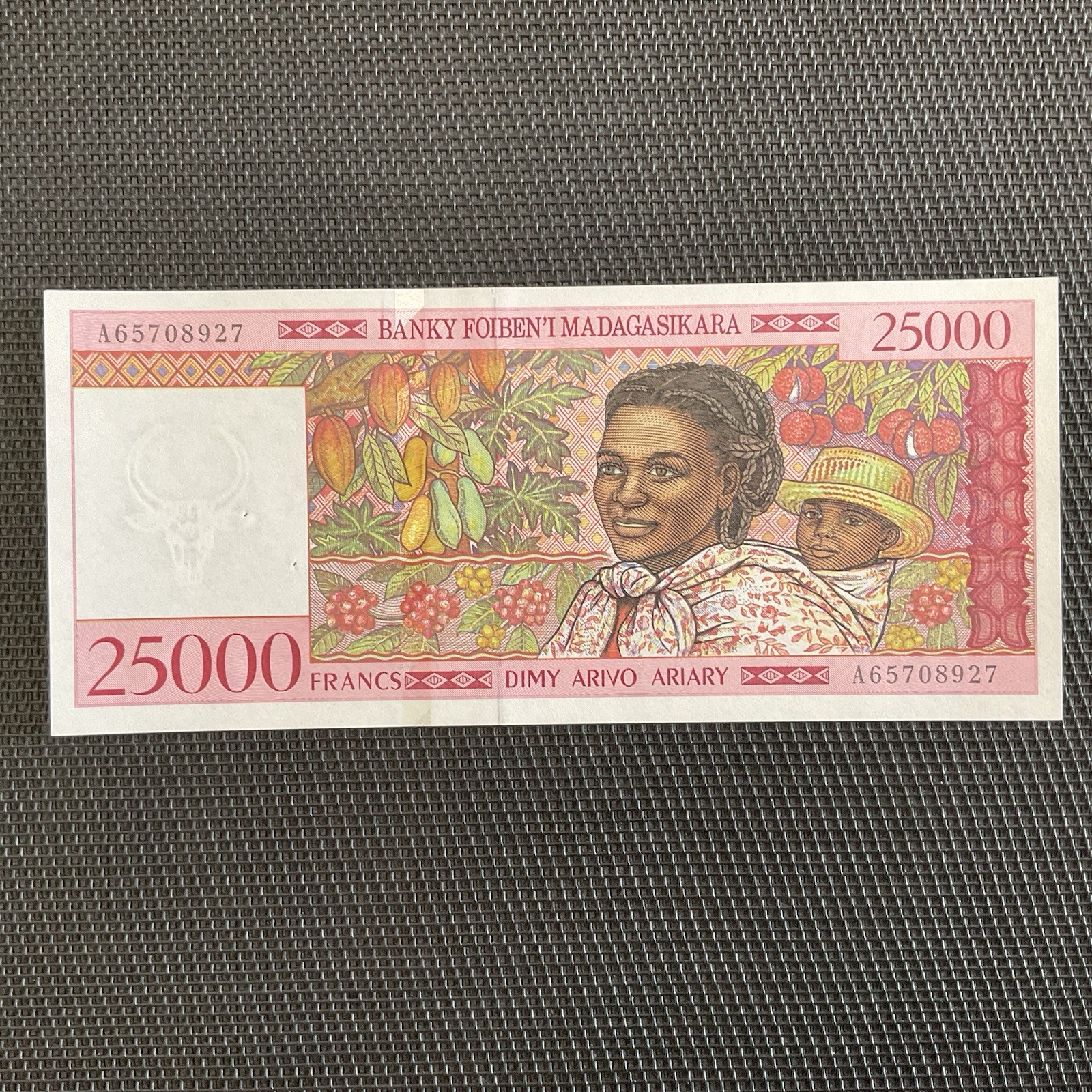 MADAGASCAR: 25000 Francs ND 1998, Pick 82, SPL/AU 💥