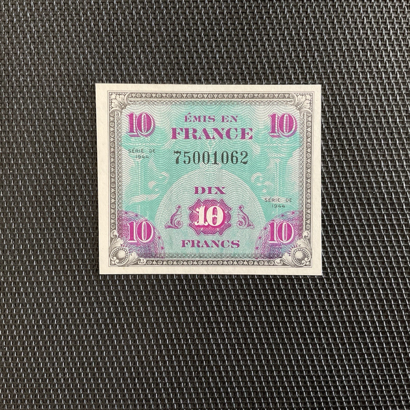 FRANCE: 10 Francs Drapeau 1944, Sans Série, VF18-01, Pr.NEUF/AUNC 🇫🇷